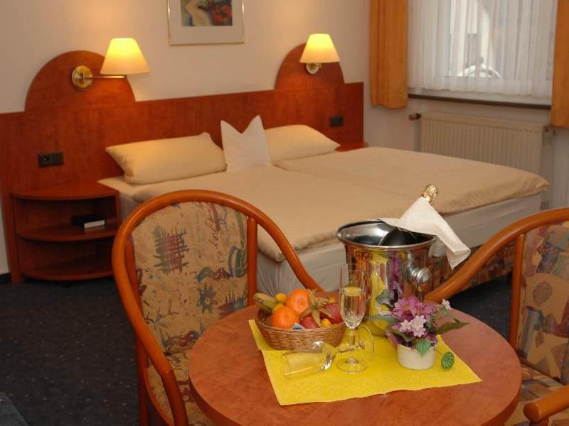 Hotel-Restaurant Zum Roeddenberg Osterode am Harz エクステリア 写真